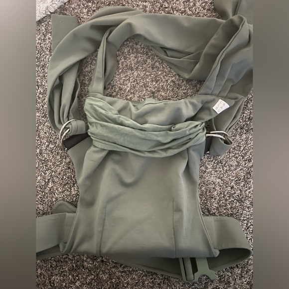 Lalabu Olive Simple Wrap Carrier - Picture 3 of 5